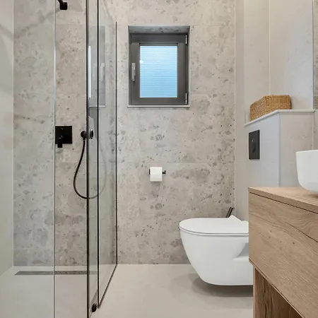 Maba * マカルスカ